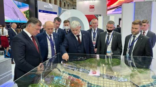 Якорный проект строительства порта «Лавна» представлен вице-премьеру Марату Хуснуллину на выставке «Транспорт России»